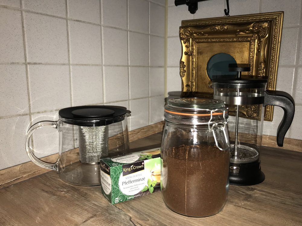 Kaffee- und Teezubehör in der Küche