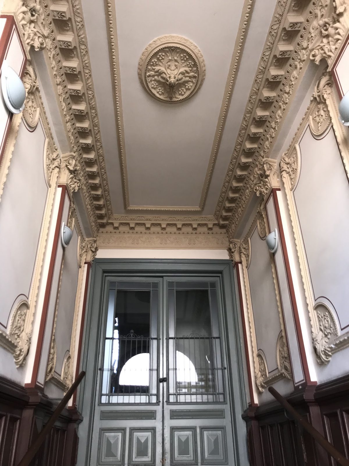 Historisches Treppenhaus des Gebäudes